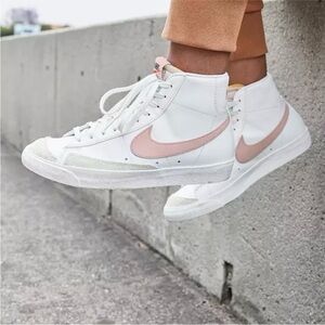 Nike Women’s Blazers Size 7